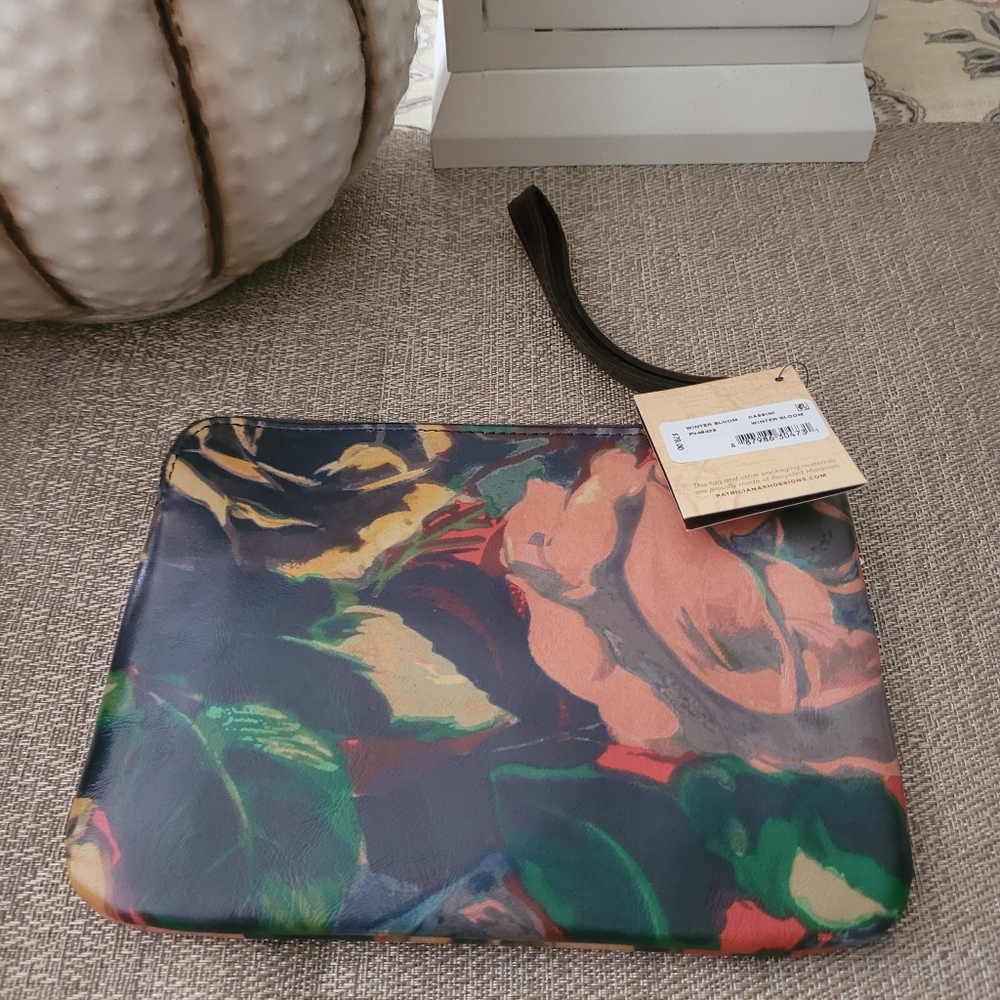Patricia Nash Winter Bloom wristlet, new - Picture 6 of 6